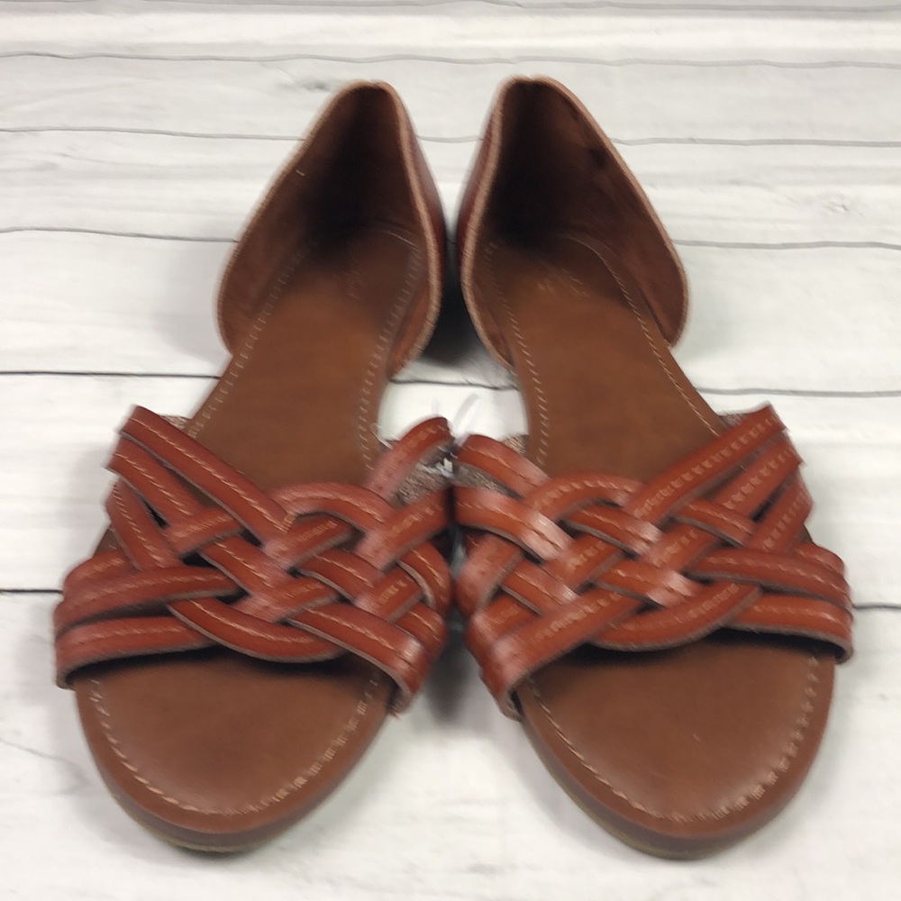 Universal Thread Saddle Brown Leather Sandals Sz11 - image 1